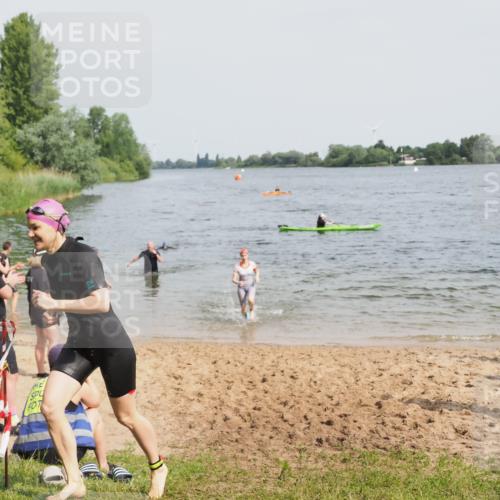 21.06.2025 - 27. Vierlanden-Triathlon MichiJ http://msf.ph/oto/8019811 15.06.2026 10:19:56 Schwimmen 500, 553, 569, 578 meine-sportfotos.de