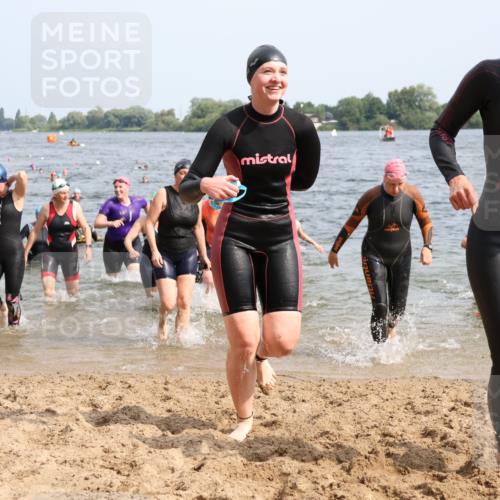 15.06.2025 - 27. Vierlanden-Triathlon Lena Gebhardt http://msf.ph/oto/8019823 15.06.2025 10:17:27 Schwimmen 485, 488, 492, 519, 529, 532, 552, 557, 562, 572, 581, 582, 584, 588, 594, 626 meine-sportfotos.de
