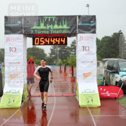 15.06.2025 - 7 Türme Triathlon Michael Strokosch http://msf.ph/oto/8019825 15.06.2025 15:44:44 Ziel 274, 296 meine-sportfotos.de