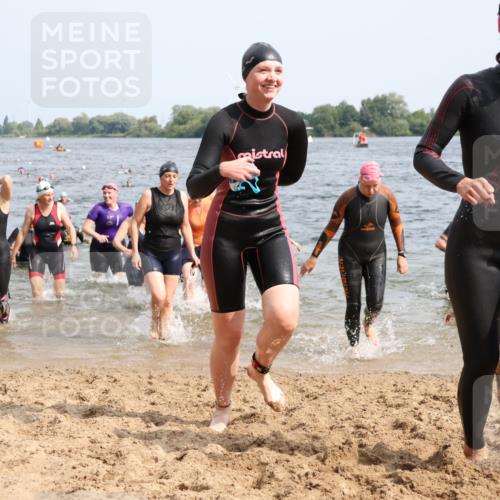 15.06.2025 - 27. Vierlanden-Triathlon Lena Gebhardt http://msf.ph/oto/8019835 15.06.2025 10:17:27 Schwimmen 485, 488, 492, 519, 529, 532, 552, 557, 562, 572, 581, 582, 584, 588, 594, 626 meine-sportfotos.de