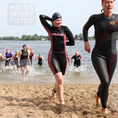 15.06.2025 - 27. Vierlanden-Triathlon Lena Gebhardt http://msf.ph/oto/8019855 15.06.2025 10:17:28 Schwimmen 485, 488, 492, 519, 529, 532, 537, 552, 557, 562, 572, 582, 584, 588, 594, 626 meine-sportfotos.de