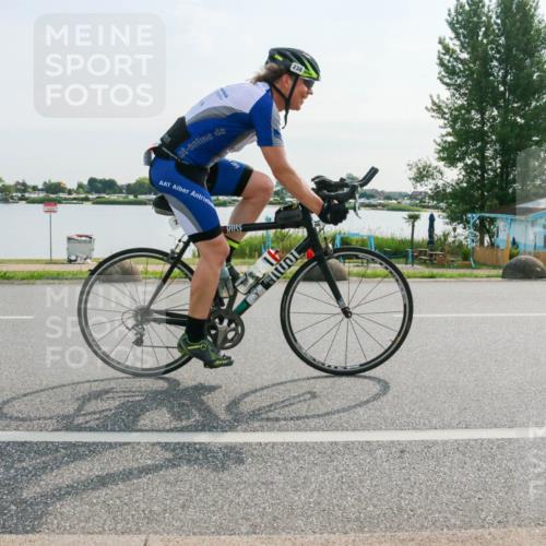 15.06.2025 - 27. Vierlanden-Triathlon H.Heesch http://msf.ph/oto/8019861 15.06.2025 09:41:46 Radfahren 238 meine-sportfotos.de