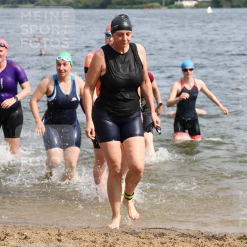 15.06.2025 - 27. Vierlanden-Triathlon Lena Gebhardt http://msf.ph/oto/8019867 15.06.2025 10:17:29 Schwimmen 485, 488, 492, 519, 529, 532, 537, 552, 557, 562, 572, 582, 584, 588, 594, 626 meine-sportfotos.de