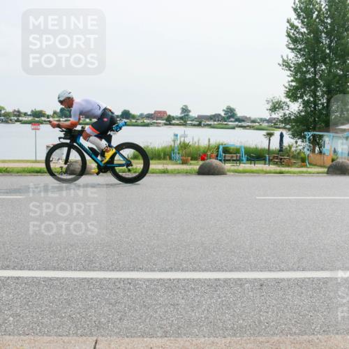 15.06.2025 - 27. Vierlanden-Triathlon H.Heesch http://msf.ph/oto/8019870 15.06.2025 10:23:18 Radfahren 80, 171, 528, 597, 620 meine-sportfotos.de