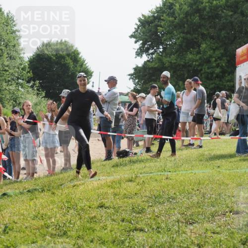 15.06.2025 - 27. Vierlanden-Triathlon KatJ http://msf.ph/oto/8019873 15.06.2025 10:19:43 Schwimmen 503, 539, 603 meine-sportfotos.de