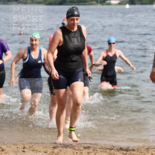 15.06.2025 - 27. Vierlanden-Triathlon Lena Gebhardt http://msf.ph/oto/8019874 15.06.2025 10:17:29 Schwimmen 485, 488, 492, 519, 529, 532, 537, 552, 557, 562, 572, 582, 584, 588, 594, 626 meine-sportfotos.de