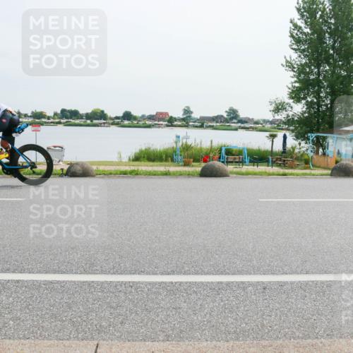 15.06.2025 - 27. Vierlanden-Triathlon H.Heesch http://msf.ph/oto/8019883 15.06.2025 10:23:18 Radfahren 80, 171, 528, 597, 620 meine-sportfotos.de