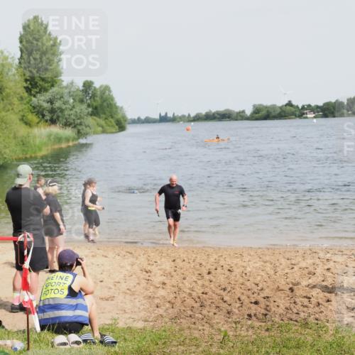 21.06.2025 - 27. Vierlanden-Triathlon MichiJ http://msf.ph/oto/8019904 15.06.2026 10:20:07 Schwimmen 553, 616 meine-sportfotos.de