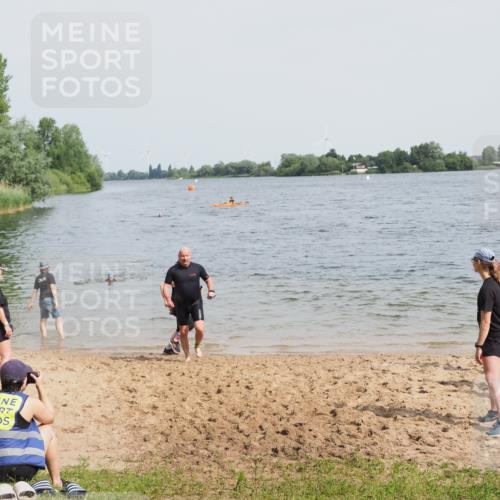 21.06.2025 - 27. Vierlanden-Triathlon MichiJ http://msf.ph/oto/8019907 15.06.2026 10:20:08 Schwimmen 553, 616 meine-sportfotos.de