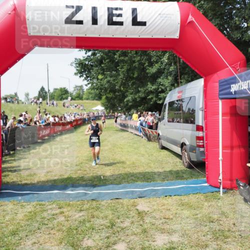 21.06.2025 - 27. Vierlanden-Triathlon MichiJ http://msf.ph/oto/8019918 15.06.2026 11:35:38 Ziel 494 meine-sportfotos.de