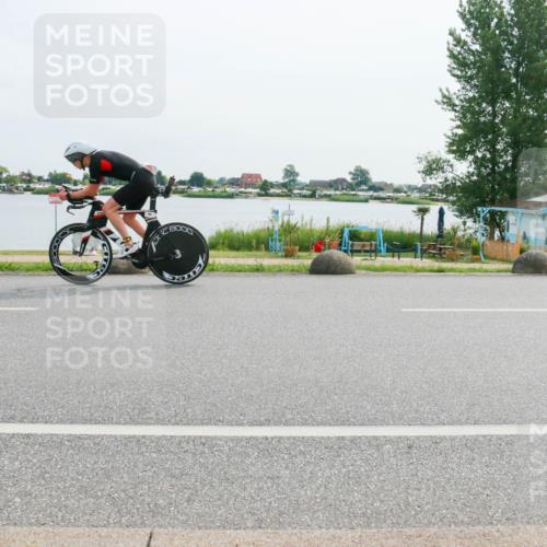 15.06.2025 - 27. Vierlanden-Triathlon H.Heesch http://msf.ph/oto/8019954 15.06.2025 10:23:21 Radfahren 60, 171, 528, 597, 608 meine-sportfotos.de