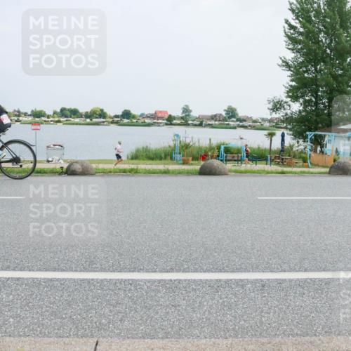 21.06.2025 - 27. Vierlanden-Triathlon H.Heesch http://msf.ph/oto/8019958 15.06.2025 12:03:40 Radfahren 203, 911, 917, 933 meine-sportfotos.de
