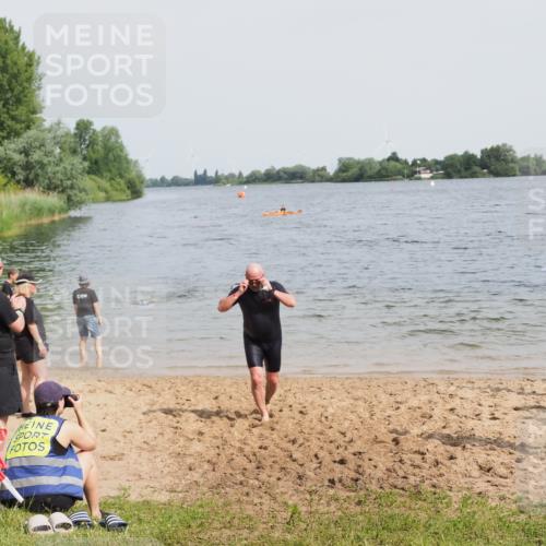 21.06.2025 - 27. Vierlanden-Triathlon MichiJ http://msf.ph/oto/8019967 15.06.2026 10:20:11 Schwimmen 616 meine-sportfotos.de