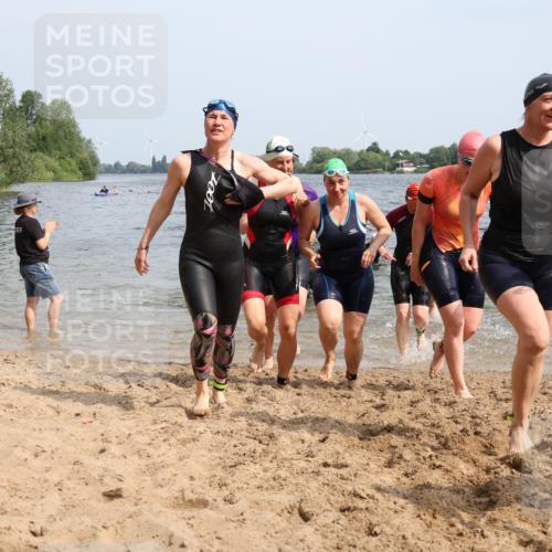 15.06.2025 - 27. Vierlanden-Triathlon Lena Gebhardt http://msf.ph/oto/8019972 15.06.2025 10:17:32 Schwimmen 485, 488, 492, 493, 519, 529, 532, 537, 552, 557, 562, 572, 582, 588, 594, 626 meine-sportfotos.de