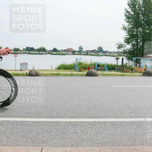 15.06.2025 - 27. Vierlanden-Triathlon H.Heesch http://msf.ph/oto/8019977 15.06.2025 10:23:26 Radfahren 60, 64, 507, 608 meine-sportfotos.de