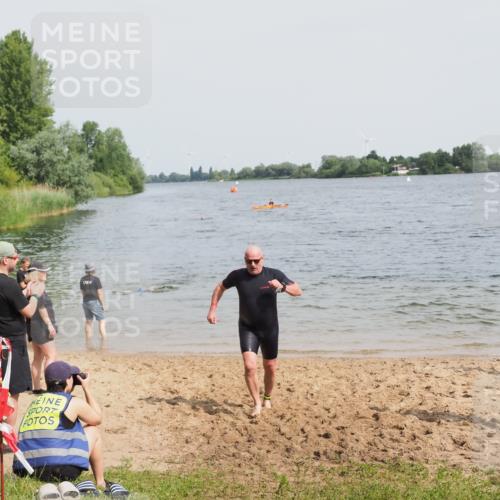 21.06.2025 - 27. Vierlanden-Triathlon MichiJ http://msf.ph/oto/8019981 15.06.2026 10:20:12 Schwimmen 616 meine-sportfotos.de