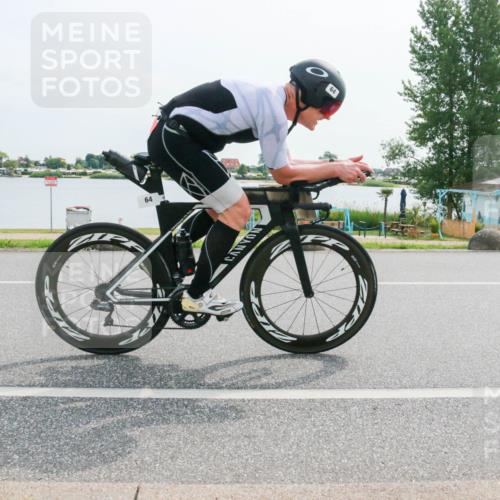 15.06.2025 - 27. Vierlanden-Triathlon H.Heesch http://msf.ph/oto/8019983 15.06.2025 10:23:26 Radfahren 60, 64, 507, 608 meine-sportfotos.de
