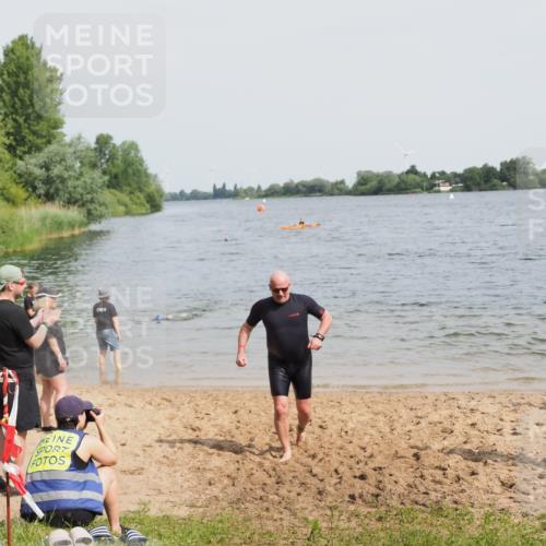 21.06.2025 - 27. Vierlanden-Triathlon MichiJ http://msf.ph/oto/8019993 15.06.2026 10:20:12 Schwimmen 616 meine-sportfotos.de