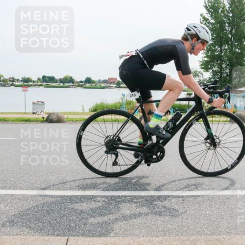 15.06.2025 - 27. Vierlanden-Triathlon H.Heesch http://msf.ph/oto/8019996 15.06.2025 10:23:49 Radfahren 163, 210, 247, 508, 521, 590, 611 meine-sportfotos.de