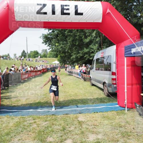21.06.2025 - 27. Vierlanden-Triathlon MichiJ http://msf.ph/oto/8019999 15.06.2026 11:35:39 Ziel 494 meine-sportfotos.de