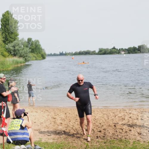 21.06.2025 - 27. Vierlanden-Triathlon MichiJ http://msf.ph/oto/8020011 15.06.2026 10:20:13 Schwimmen 616 meine-sportfotos.de