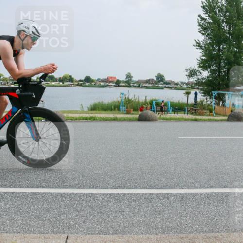 21.06.2025 - 27. Vierlanden-Triathlon H.Heesch http://msf.ph/oto/8020012 15.06.2025 12:03:56 Radfahren 151, 638, 798 meine-sportfotos.de