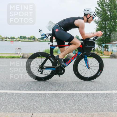 21.06.2025 - 27. Vierlanden-Triathlon H.Heesch http://msf.ph/oto/8020020 15.06.2025 12:03:56 Radfahren 151, 638, 798 meine-sportfotos.de