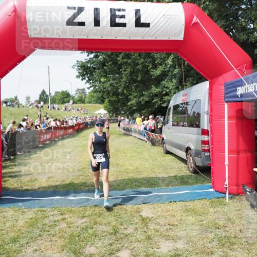 21.06.2025 - 27. Vierlanden-Triathlon MichiJ http://msf.ph/oto/8020023 15.06.2026 11:35:39 Ziel 494 meine-sportfotos.de