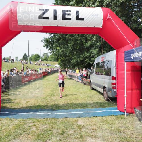 21.06.2025 - 27. Vierlanden-Triathlon MichiJ http://msf.ph/oto/8020031 15.06.2026 11:35:45 Ziel 476, 494 meine-sportfotos.de