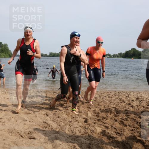 15.06.2025 - 27. Vierlanden-Triathlon Lena Gebhardt http://msf.ph/oto/8020034 15.06.2025 10:17:33 Schwimmen 485, 488, 492, 493, 519, 529, 532, 537, 552, 557, 562, 572, 582, 588, 594, 626 meine-sportfotos.de
