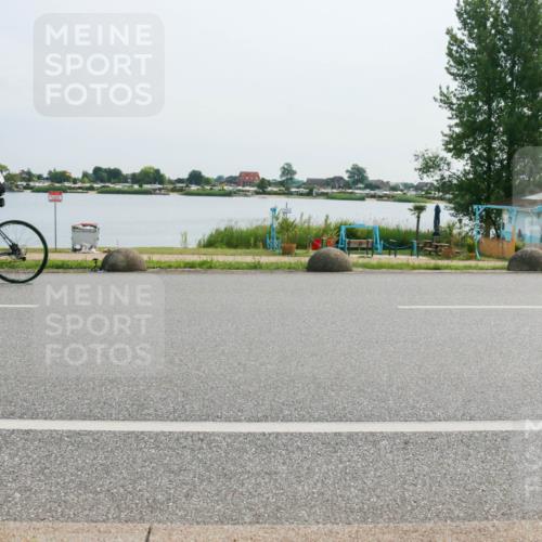 15.06.2025 - 27. Vierlanden-Triathlon H.Heesch http://msf.ph/oto/8020037 15.06.2025 10:24:26 Radfahren 221, 542, 610 meine-sportfotos.de