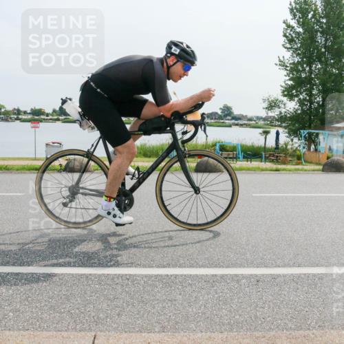 15.06.2025 - 27. Vierlanden-Triathlon H.Heesch http://msf.ph/oto/8020074 15.06.2025 10:24:42 Radfahren 30, 51, 295, 491, 606 meine-sportfotos.de