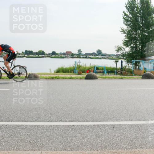 15.06.2025 - 27. Vierlanden-Triathlon H.Heesch http://msf.ph/oto/8020078 15.06.2025 09:43:51 Radfahren 157 meine-sportfotos.de
