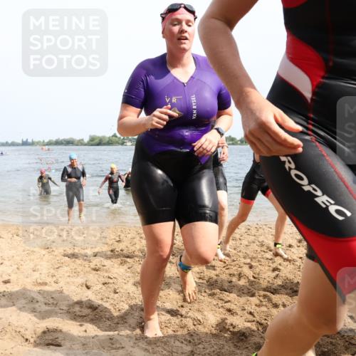 15.06.2025 - 27. Vierlanden-Triathlon Lena Gebhardt http://msf.ph/oto/8020085 15.06.2025 10:17:35 Schwimmen 485, 488, 492, 493, 519, 532, 537, 552, 557, 562, 572, 582, 588, 594, 626 meine-sportfotos.de