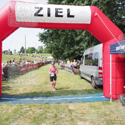 21.06.2025 - 27. Vierlanden-Triathlon MichiJ http://msf.ph/oto/8020088 15.06.2026 11:35:46 Ziel 476, 494 meine-sportfotos.de