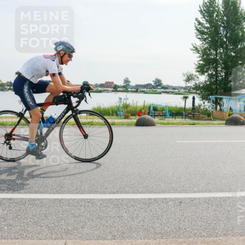 15.06.2025 - 27. Vierlanden-Triathlon H.Heesch http://msf.ph/oto/8020096 15.06.2025 09:43:57 Radfahren 124, 157, 208 meine-sportfotos.de