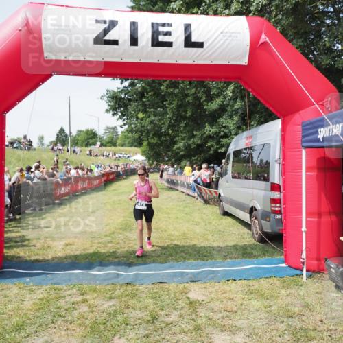 21.06.2025 - 27. Vierlanden-Triathlon MichiJ http://msf.ph/oto/8020101 15.06.2026 11:35:46 Ziel 476, 494 meine-sportfotos.de