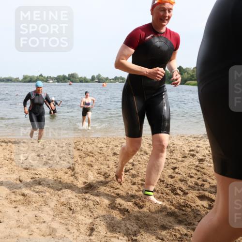 15.06.2025 - 27. Vierlanden-Triathlon Lena Gebhardt http://msf.ph/oto/8020109 15.06.2025 10:17:36 Schwimmen 485, 488, 492, 493, 519, 532, 537, 552, 557, 562, 572, 582, 588, 594, 626 meine-sportfotos.de