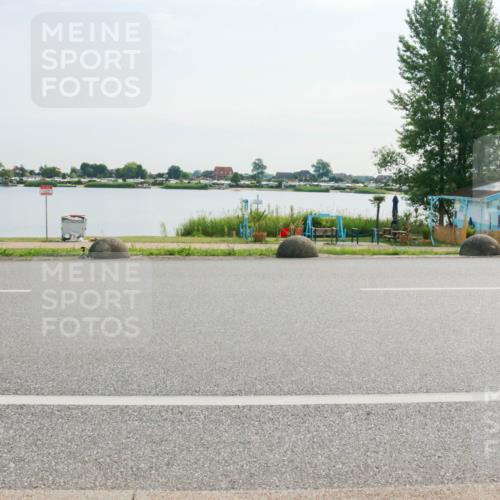 15.06.2025 - 27. Vierlanden-Triathlon H.Heesch http://msf.ph/oto/8020129 15.06.2025 09:44:10 Radfahren 27, 39, 54, 216, 241 meine-sportfotos.de