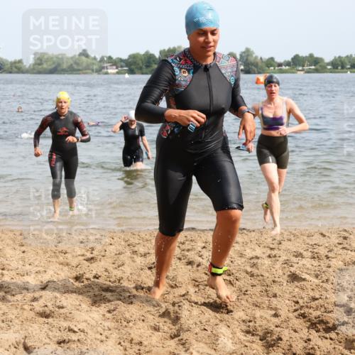 15.06.2025 - 27. Vierlanden-Triathlon Lena Gebhardt http://msf.ph/oto/8020131 15.06.2025 10:17:37 Schwimmen 485, 488, 492, 493, 519, 532, 537, 552, 557, 562, 572, 582, 588, 594, 626 meine-sportfotos.de