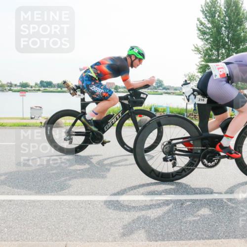 15.06.2025 - 27. Vierlanden-Triathlon H.Heesch http://msf.ph/oto/8020146 15.06.2025 09:44:10 Radfahren 27, 39, 54, 216, 241 meine-sportfotos.de
