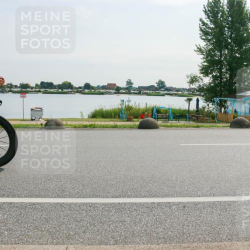 15.06.2025 - 27. Vierlanden-Triathlon H.Heesch http://msf.ph/oto/8020163 15.06.2025 09:44:11 Radfahren 27, 39, 54, 216 meine-sportfotos.de