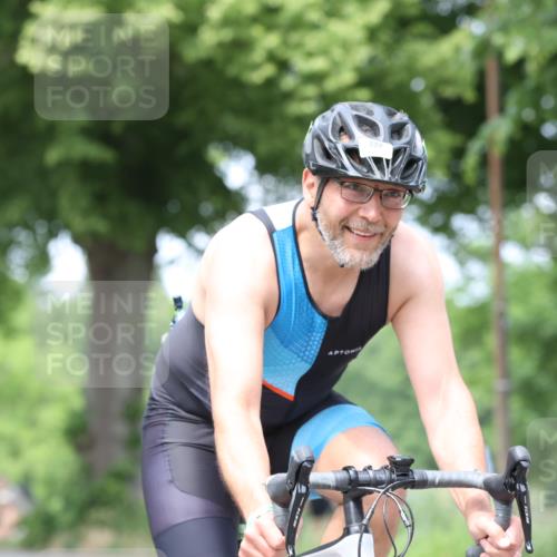 15.06.2025 - 7 Türme Triathlon Yannick Fuchs http://msf.ph/oto/8020166 15.06.2025 13:32:18 Radfahren  meine-sportfotos.de
