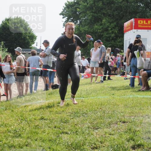 15.06.2025 - 27. Vierlanden-Triathlon KatJ http://msf.ph/oto/8020179 15.06.2025 10:19:55 Schwimmen 500, 503, 539, 569, 578 meine-sportfotos.de
