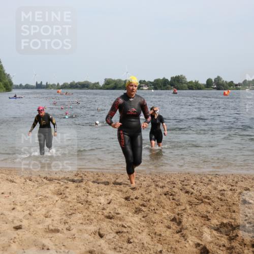 15.06.2025 - 27. Vierlanden-Triathlon Lena Gebhardt http://msf.ph/oto/8020187 15.06.2025 10:17:39 Schwimmen 485, 488, 492, 493, 519, 522, 532, 537, 552, 557, 562, 563, 572, 588, 626 meine-sportfotos.de