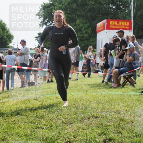 15.06.2025 - 27. Vierlanden-Triathlon KatJ http://msf.ph/oto/8020210 15.06.2025 10:19:55 Schwimmen 500, 503, 539, 569, 578 meine-sportfotos.de