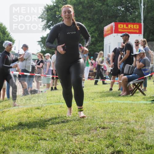 15.06.2025 - 27. Vierlanden-Triathlon KatJ http://msf.ph/oto/8020227 15.06.2025 10:19:56 Schwimmen 500, 503, 539, 553, 569, 578 meine-sportfotos.de
