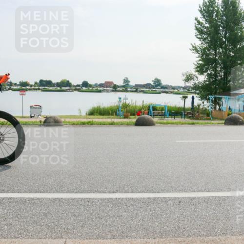 15.06.2025 - 27. Vierlanden-Triathlon H.Heesch http://msf.ph/oto/8020229 15.06.2025 09:44:28 Radfahren 4, 80 meine-sportfotos.de