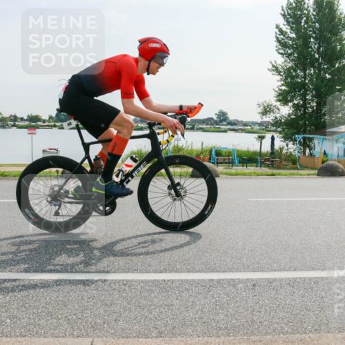 15.06.2025 - 27. Vierlanden-Triathlon H.Heesch http://msf.ph/oto/8020236 15.06.2025 09:44:28 Radfahren 4, 80 meine-sportfotos.de