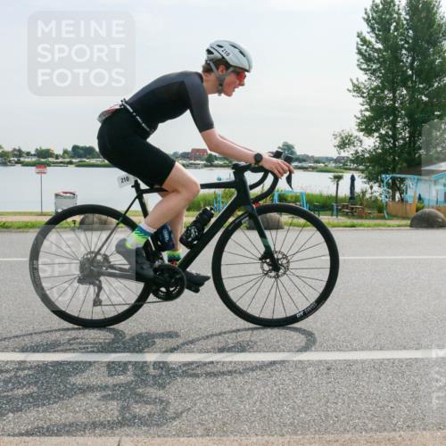 15.06.2025 - 27. Vierlanden-Triathlon H.Heesch http://msf.ph/oto/8020240 15.06.2025 09:44:34 Radfahren 4, 210 meine-sportfotos.de